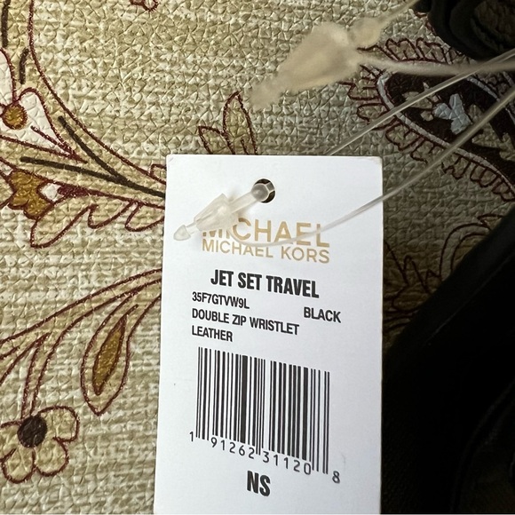 MICHAEL KORS Leather Adele Black Detachable Strap Wristlet Wallet NWT - Picture 3 of 15